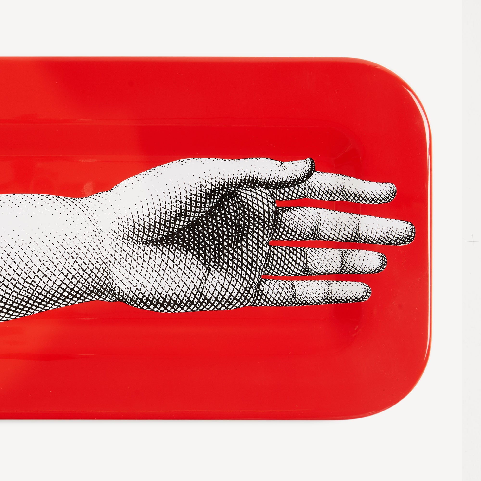 atelier-fornasetti-mano-tablett-metall-handmotiv-lackiert image 4