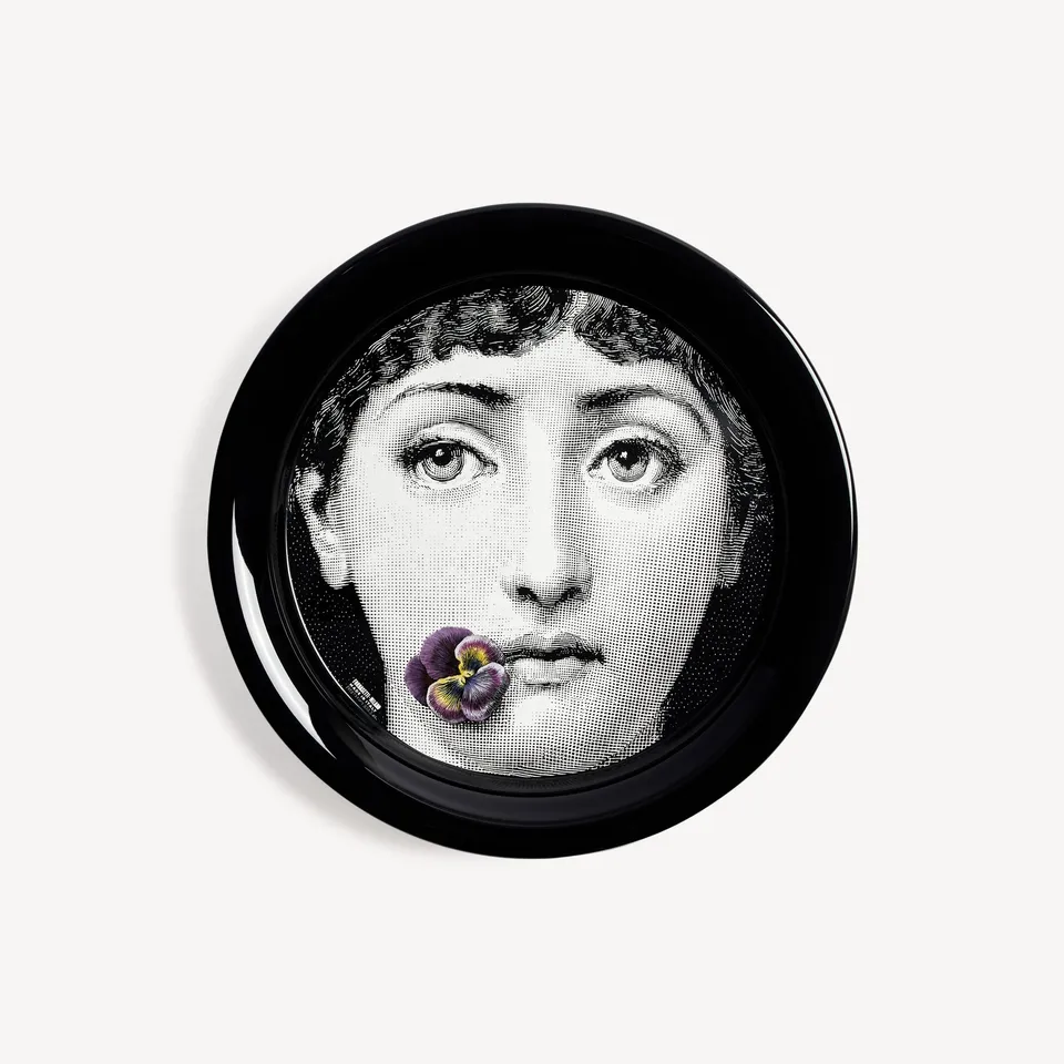 fornasetti-tema-e-variazioni-n-137-tablett-metall-rund image 1