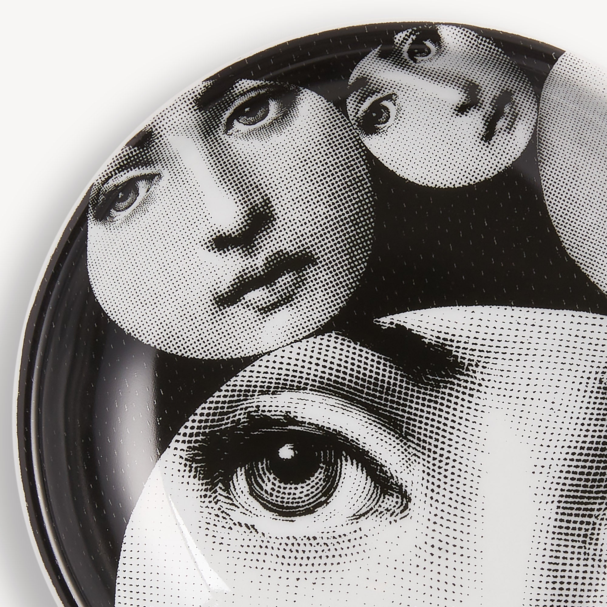 fornasetti-tema-e-variazioni-n-242-aschenbecher-rund-schmuckschale image 4