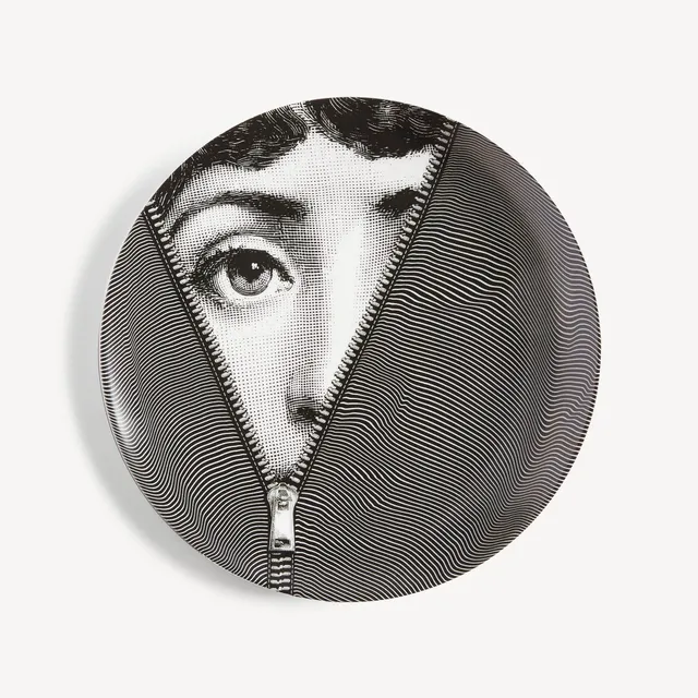 fornasetti-tema-e-variazioni-n-401-wandteller-porzellan-gesicht image 1