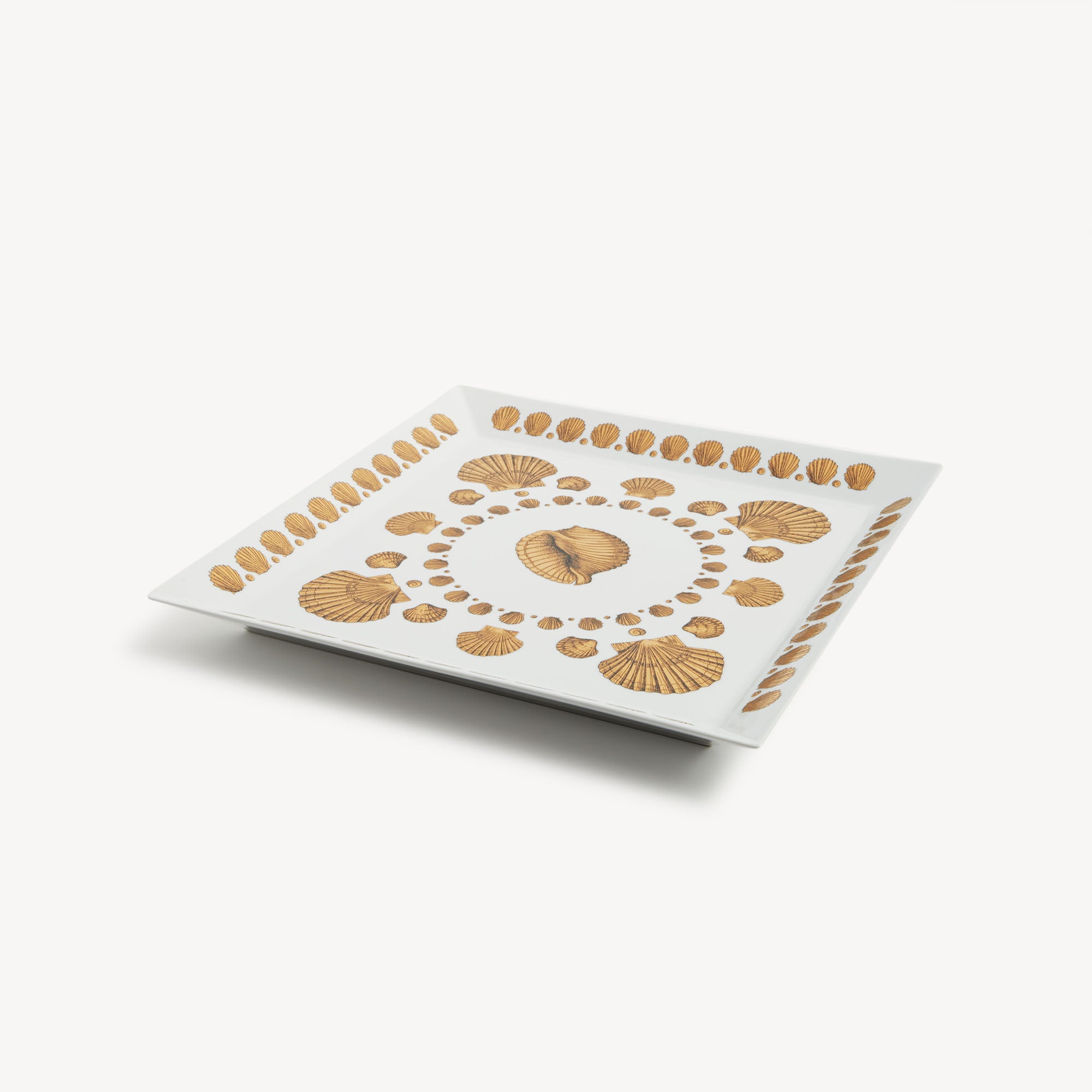 atelier-fornasetti-giro-di-conchiglie-tablett-porzellan-quadratisch image 2