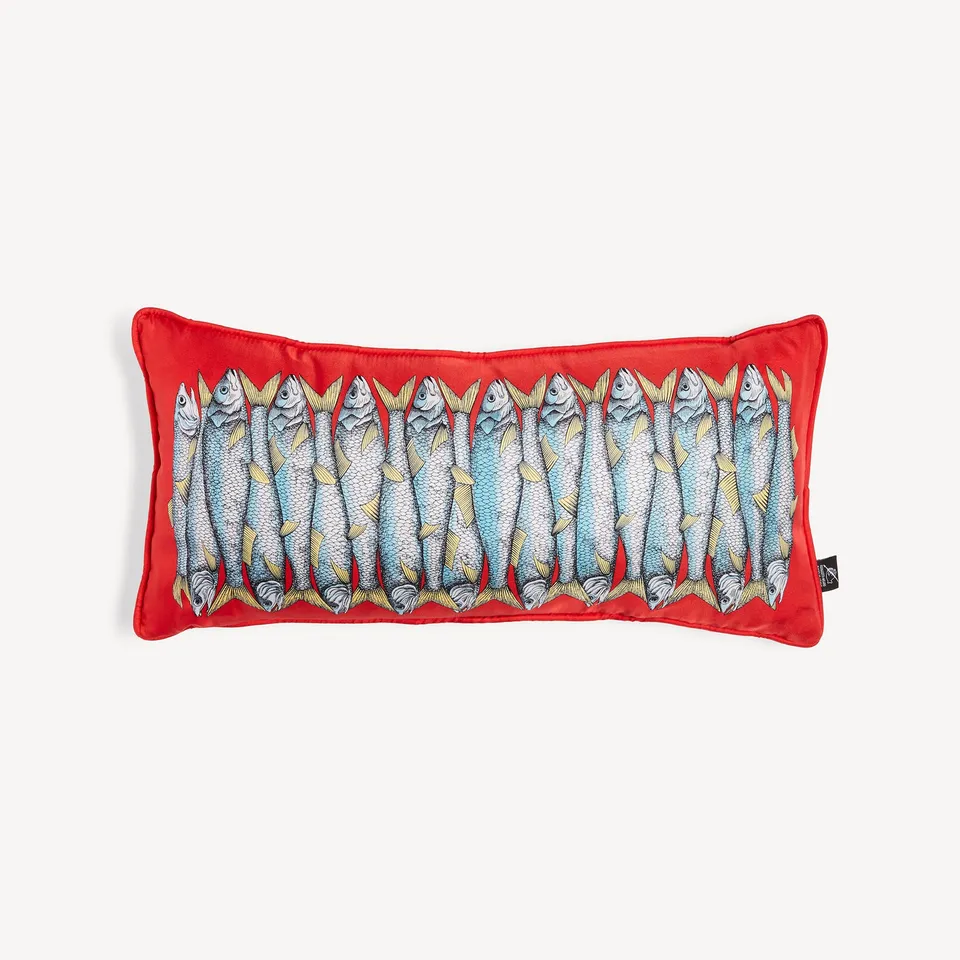 atelier-fornasetti-sardine-kissen-seide-mit-fischmotiv-bunt image 1