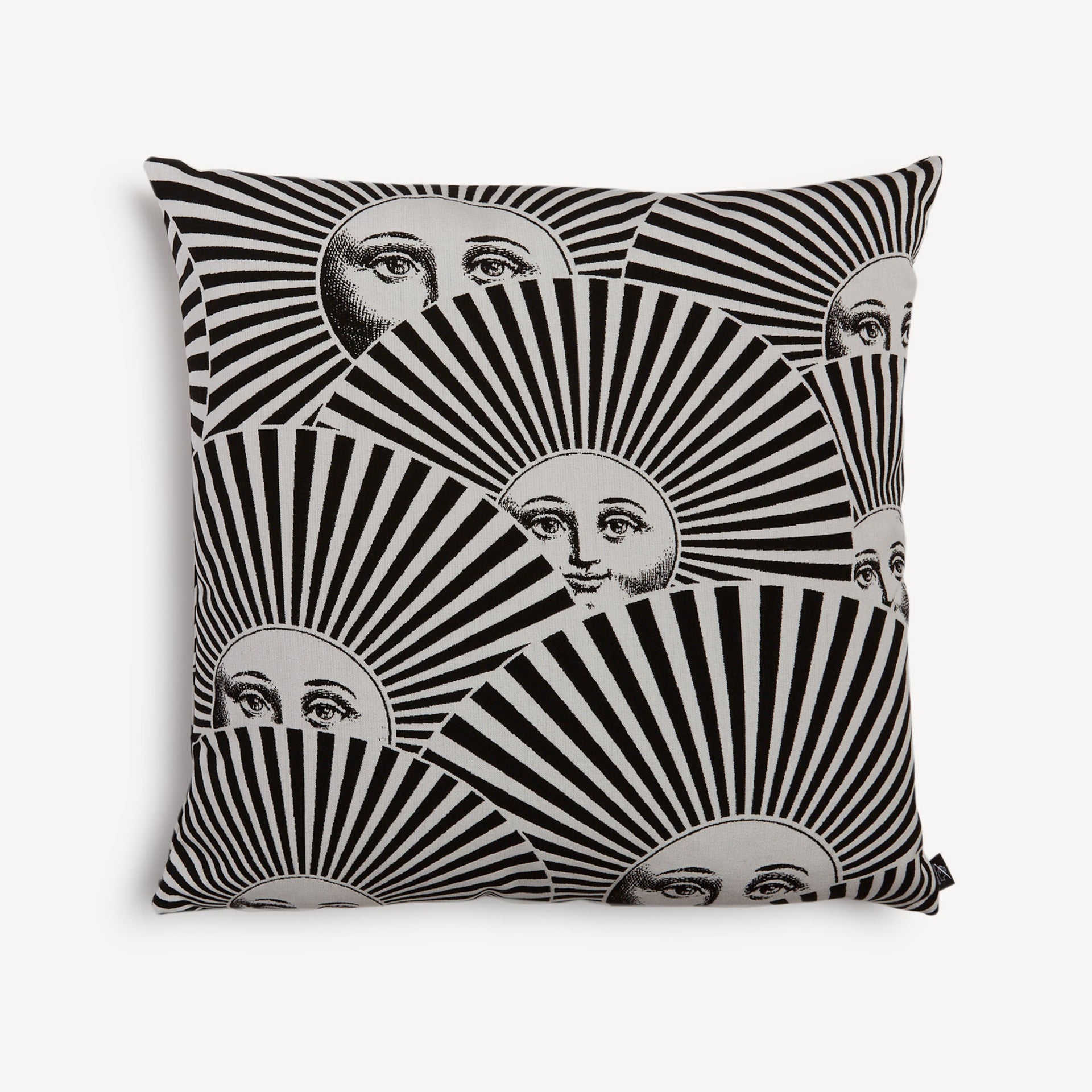 atelier-fornasetti-soli-a-ventaglio-outdoorkissen-sonne image 1