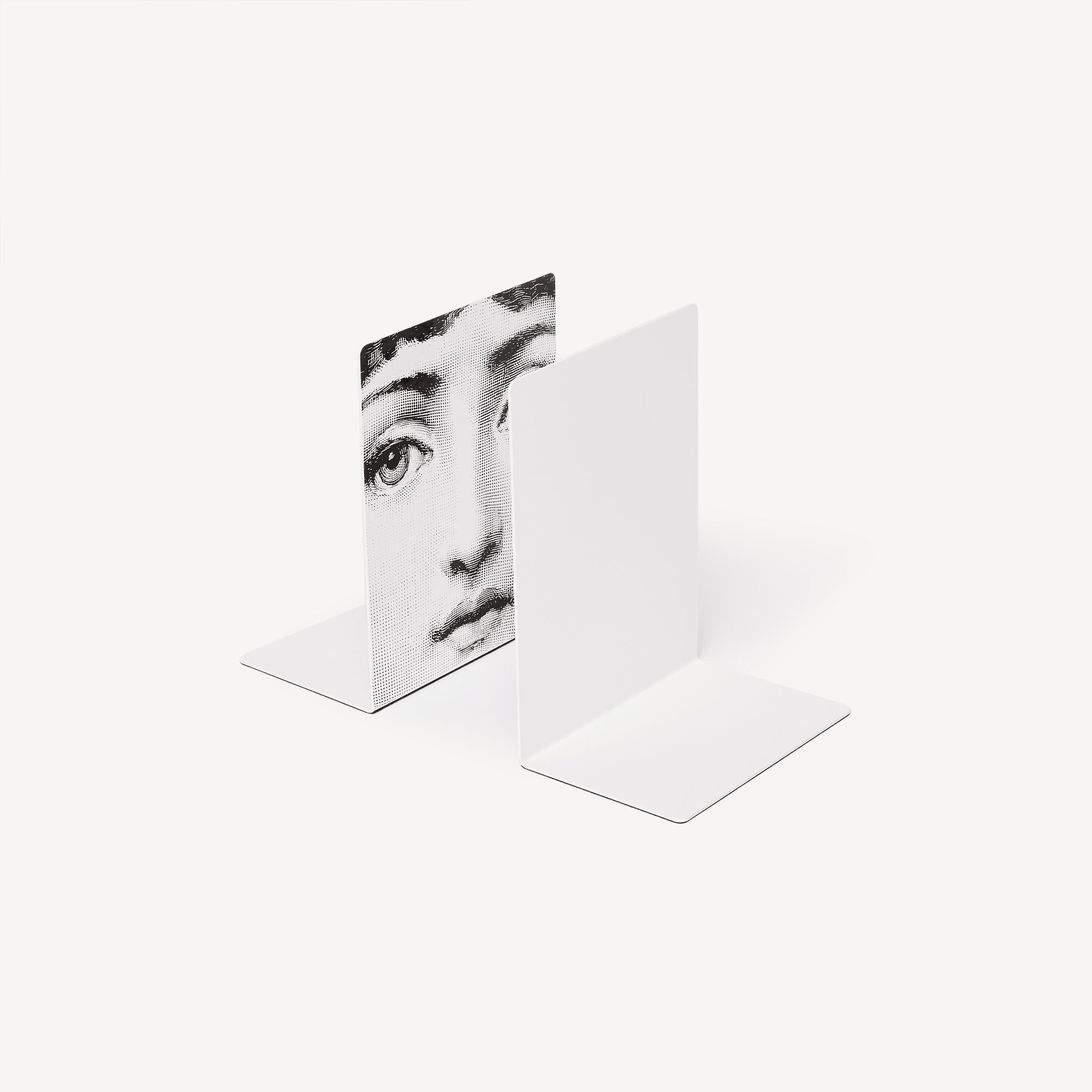 fornasetti-viso-buchst-tzen-metall-paar-lina-cavalieri image 2