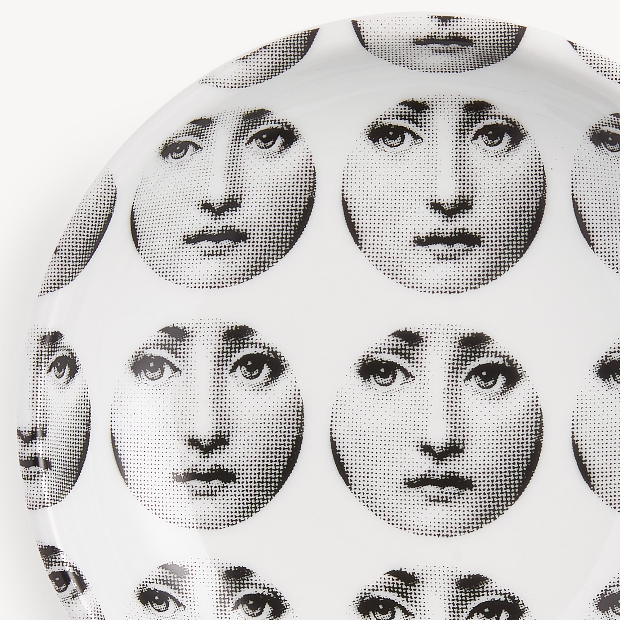 fornasetti-tema-e-variazioni-n-197-aschenbecher-rund image 4