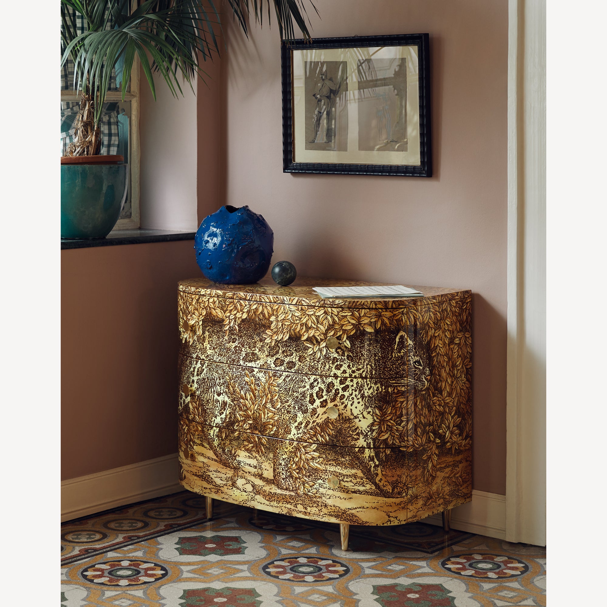 fornasetti-leopardo-kommode-holz-gebogen-tiermotiv image 5