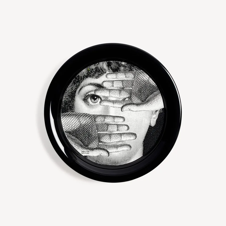 fornasetti-tema-e-variazioni-tablett-n-154-metall-rund-gesicht image 1