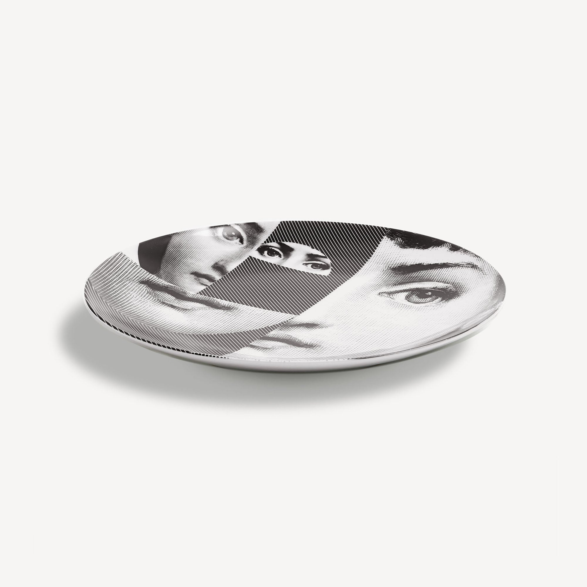 fornasetti-tema-e-variazioni-wandteller-n-230-porzellan-lina-cavalieri image 2
