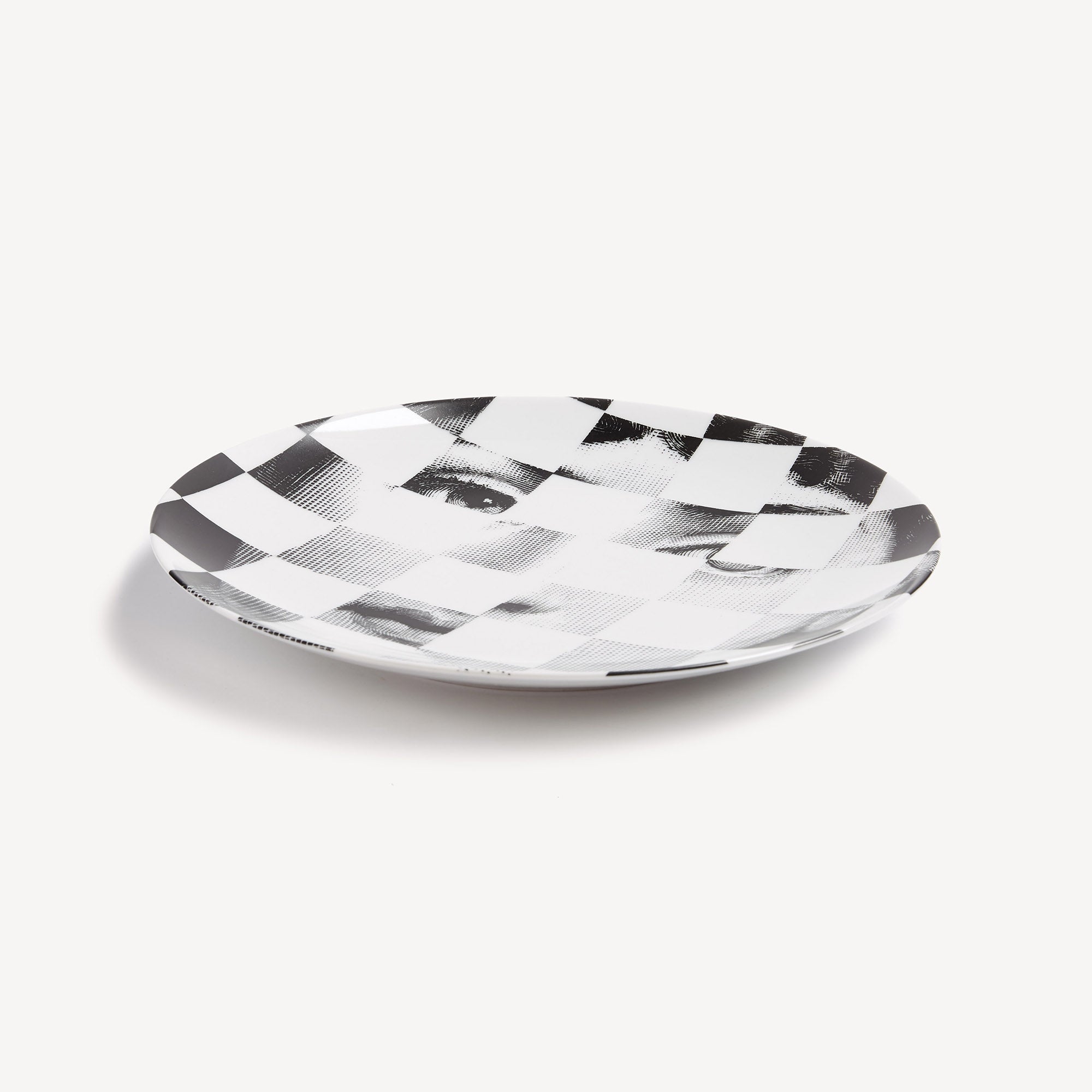 fornasetti-tema-e-variazioni-n-45-wandteller-porzellan-gesicht image 2