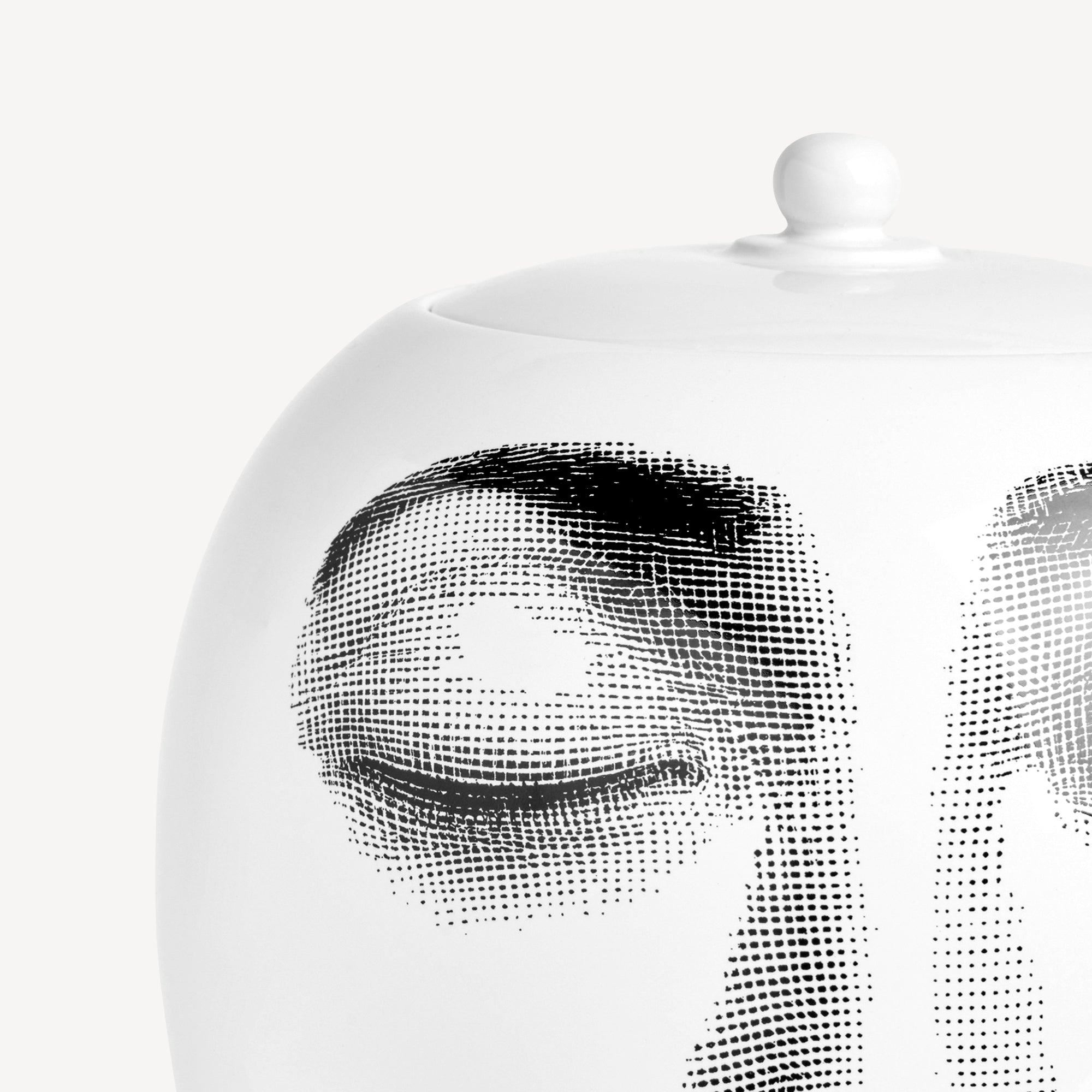 fornasetti-viso-a-bocche-vase-keramik-schwarz-wei-limitiert image 5