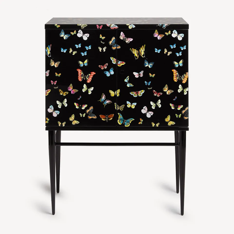 fornasetti-farfalle-sideboard-kommode-holz-mit-glasplatte image 1