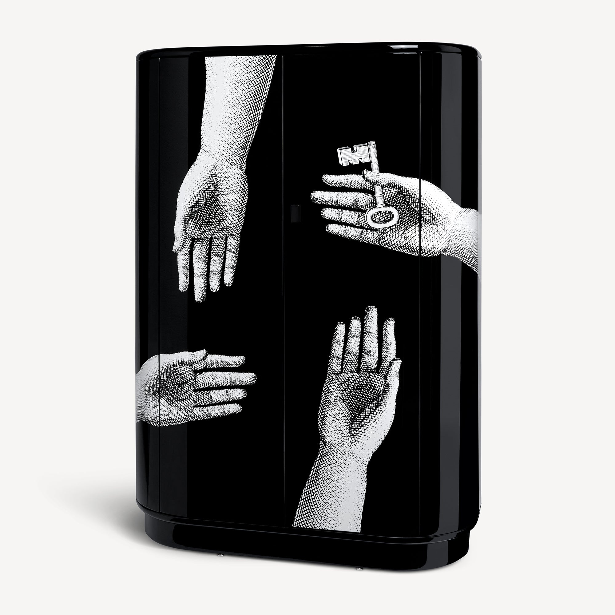 atelier-fornasetti-mani-schrank-h-nde-schloss-gebogen image 4