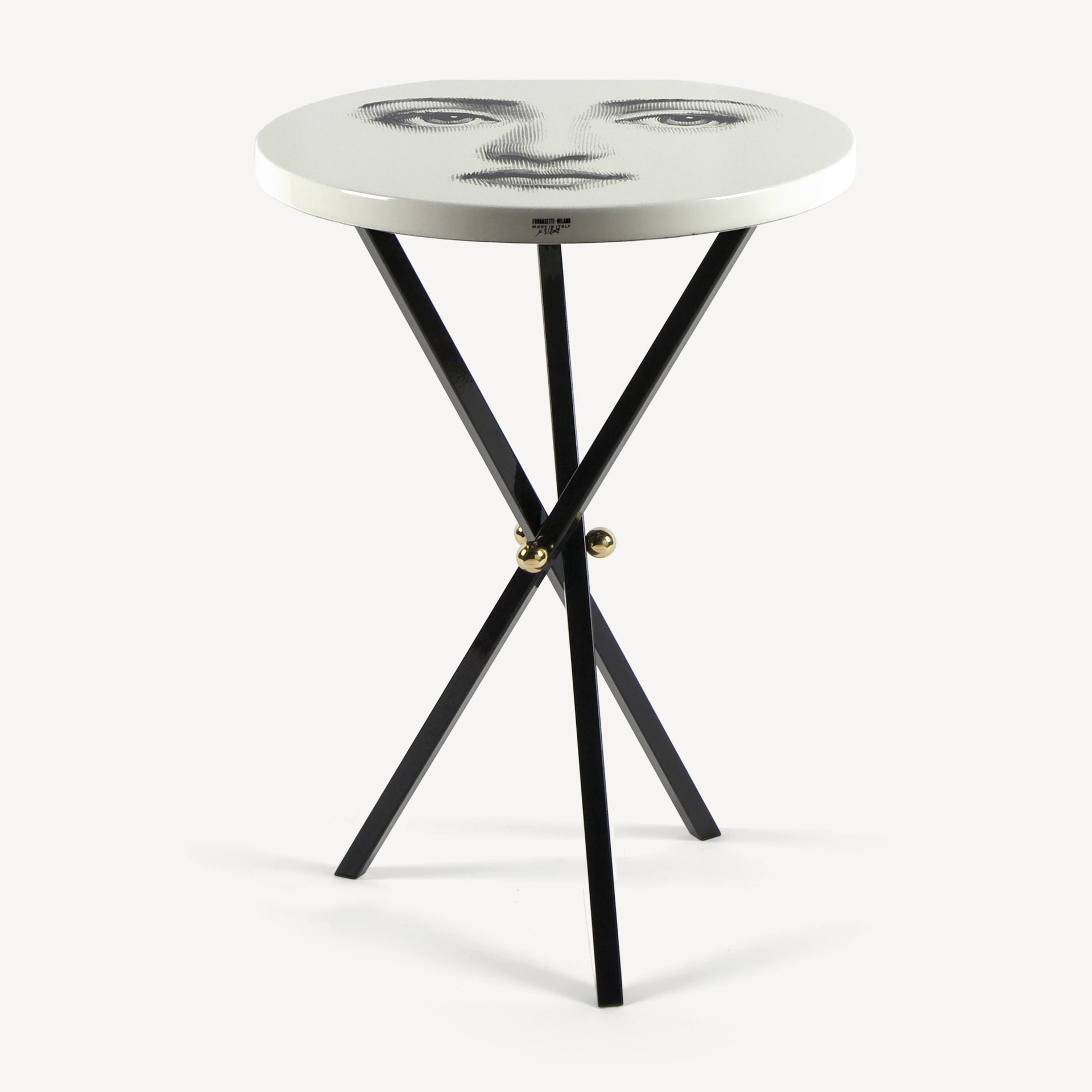 fornasetti-tema-e-variazioni-n-6-couchtisch-holz-gesicht-2 image 1