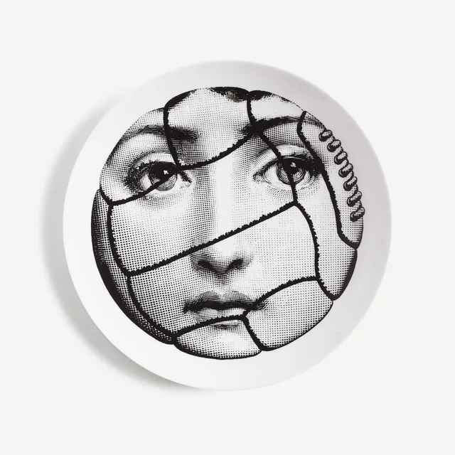 fornasetti-tema-e-variazioni-n-117-wandteller-porzellan-gesicht image 1