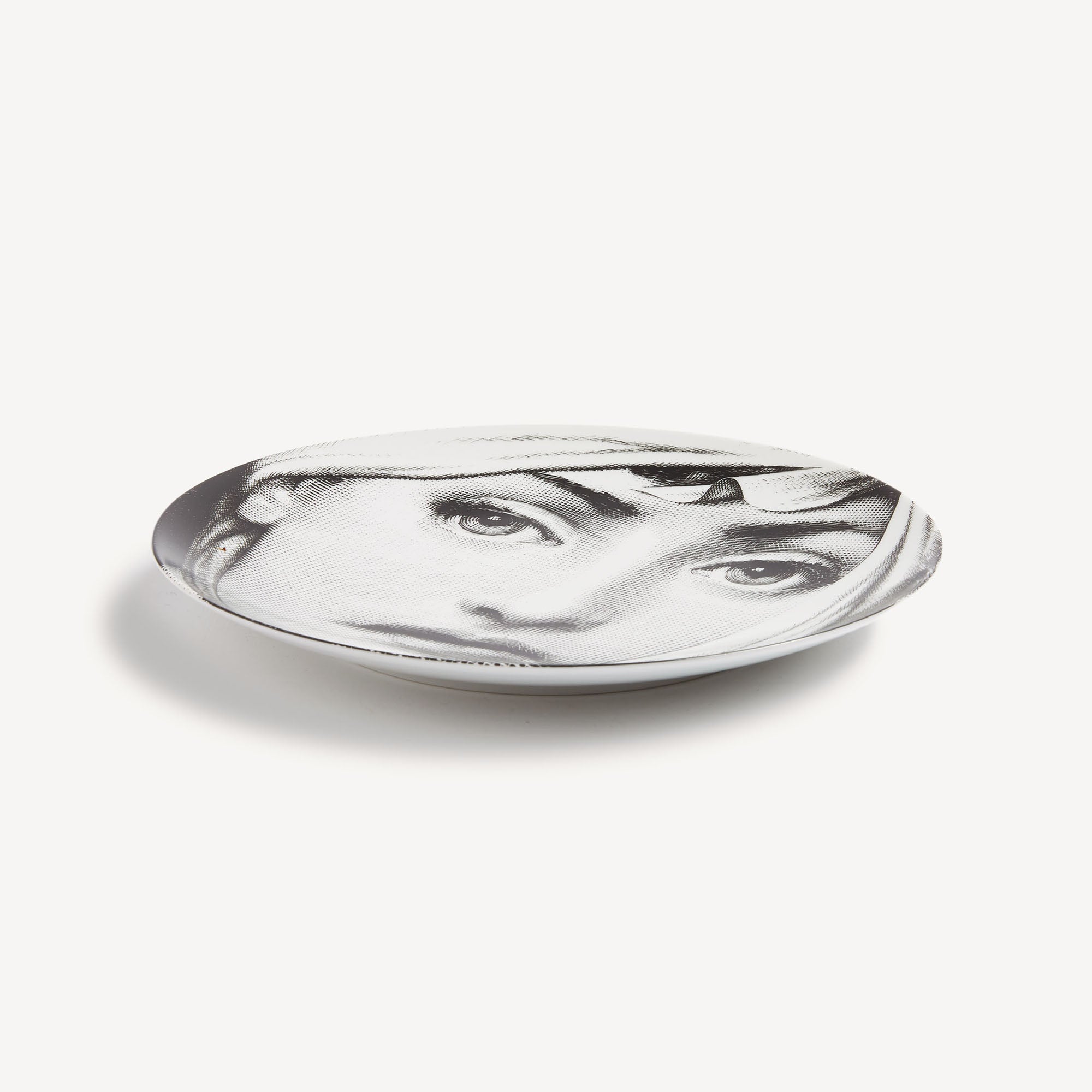 fornasetti-tema-e-variazioni-n-148-wandteller-porzellan-lina-cavalieri image 2