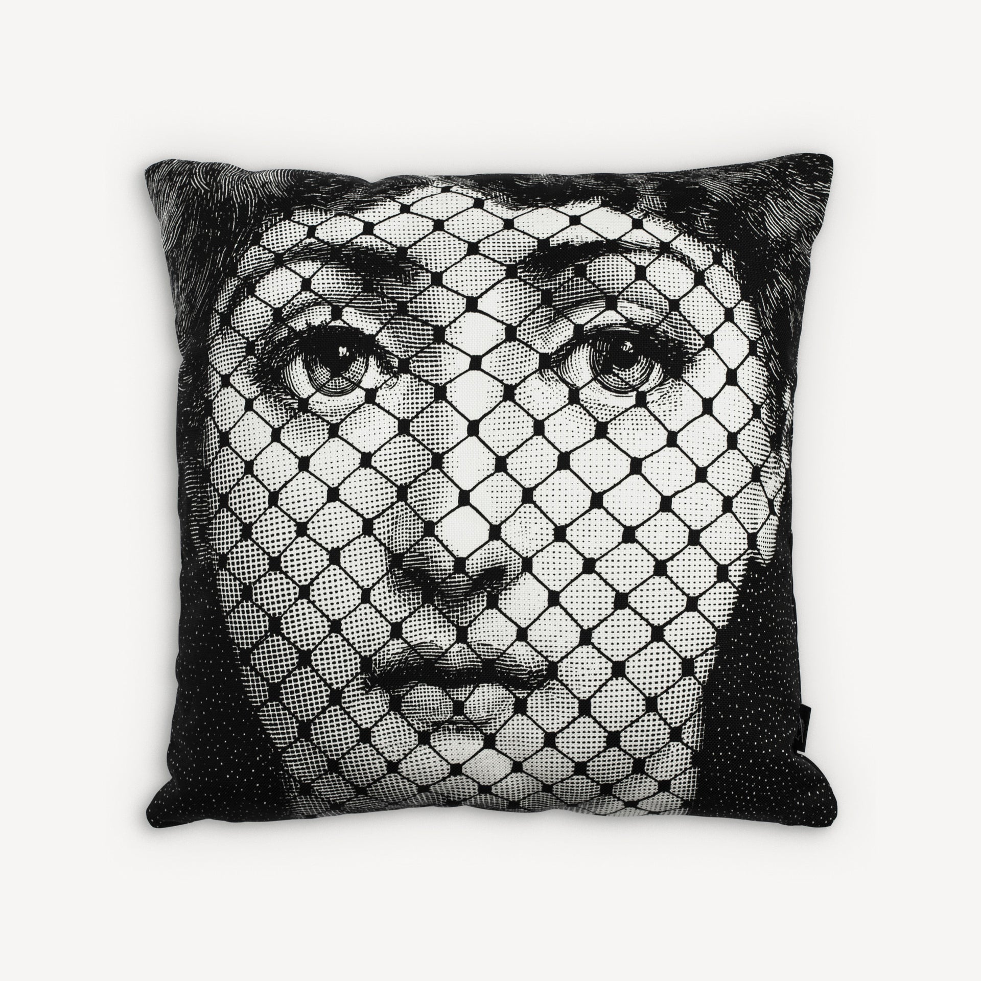 fornasetti-tema-e-variazioni-burlesque-kissen-lina-cavalieri image 1