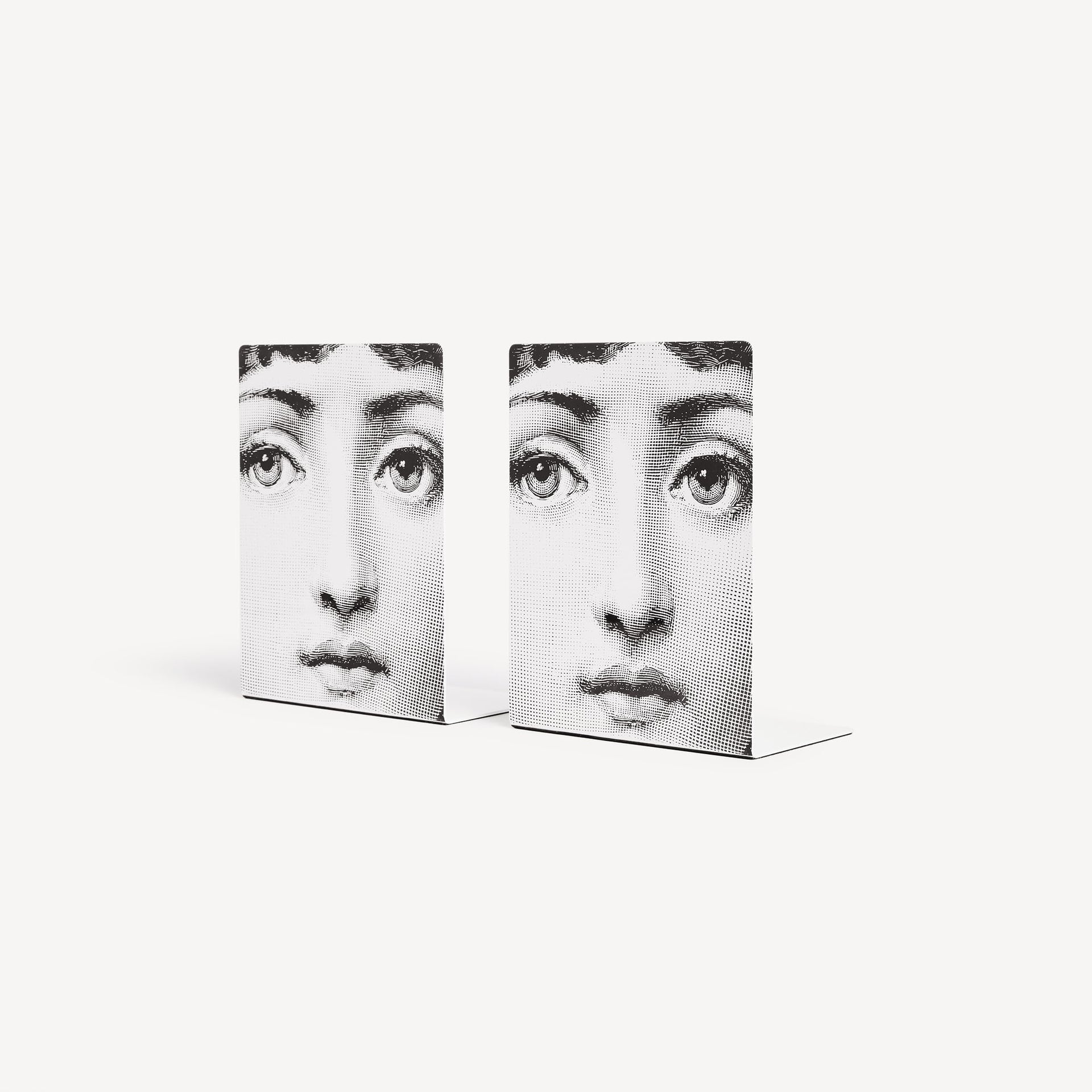 fornasetti-viso-buchstu-tzen-paar-gesicht-metall image 1