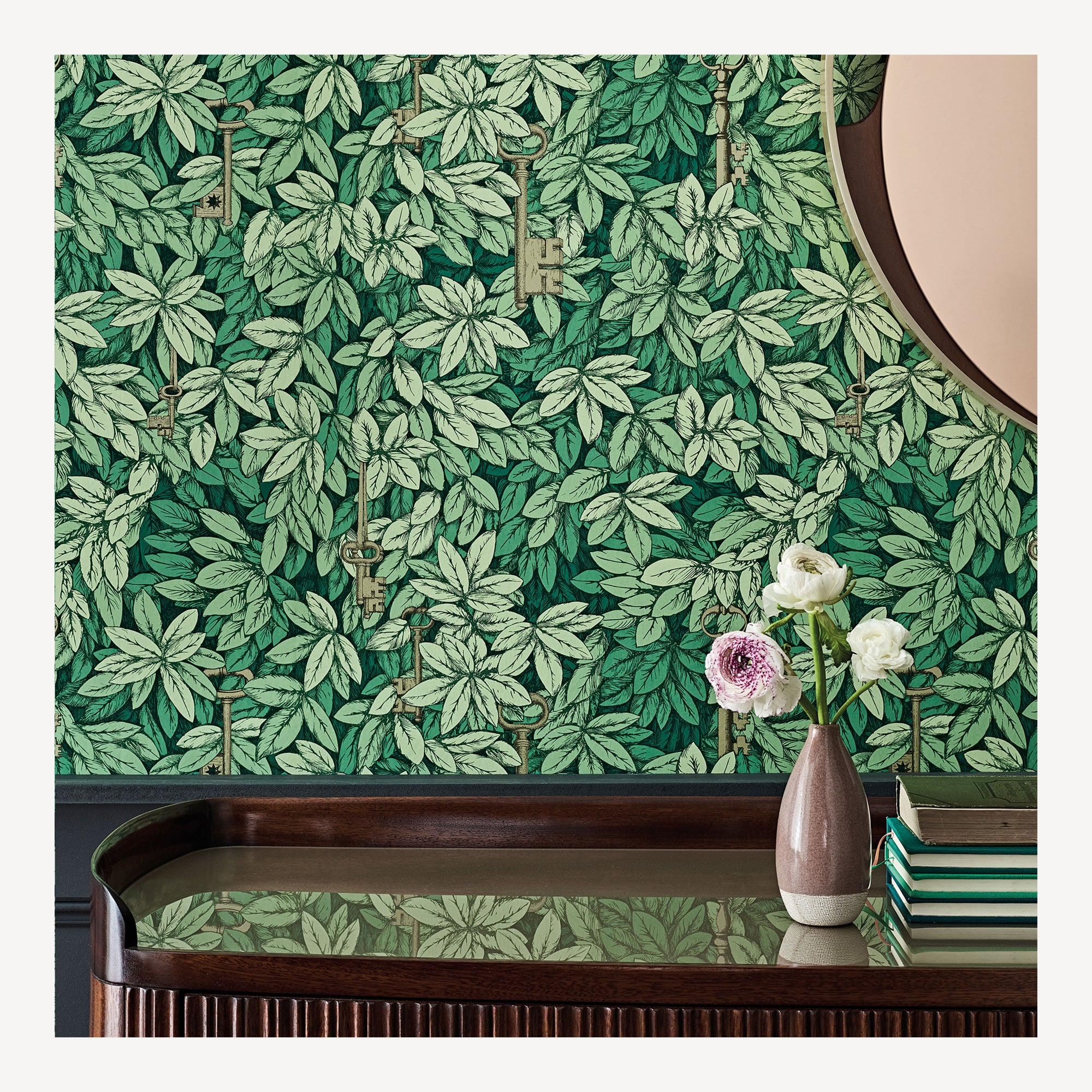 atelier-fornasetti-chiavi-segrete-tapete-bl-ttermuster-goldgr-n image 2