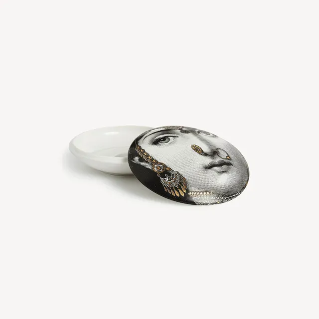 fornasetti-tema-e-variazioni-n-228-dose-rund-porzellan-2 image 1