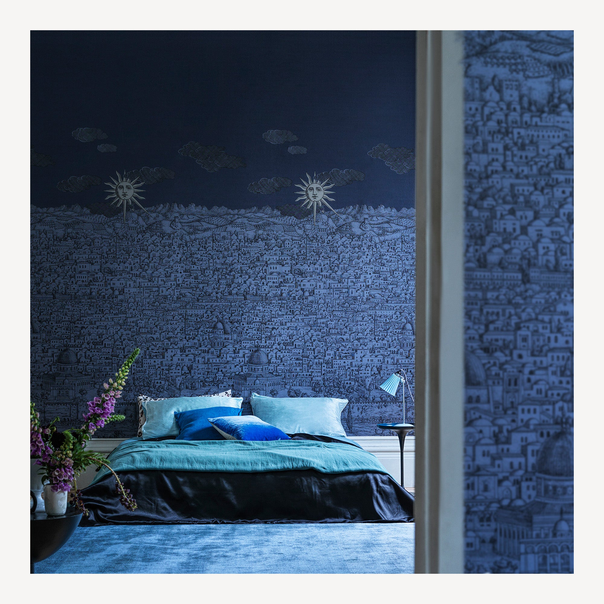 atelier-fornasetti-vista-mediterranea-tapete-blau-140cm-x-3-5m image 2