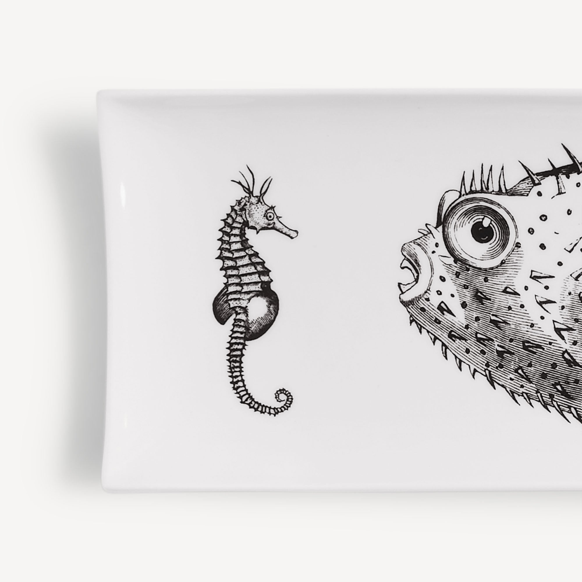fornasetti-home-accessories-tablett-affronto-meeresmotiv image 4