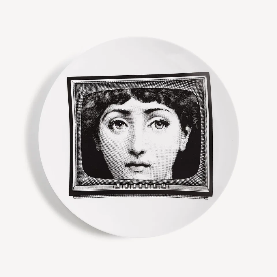 fornasetti-tema-e-variazioni-n-265-wandteller-porzellan-lina-cavalieri image 1