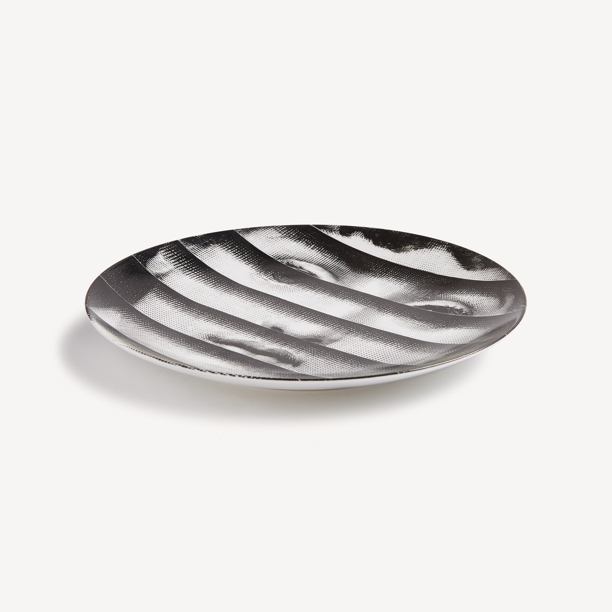fornasetti-tema-e-variazioni-wandteller-n-126-porzellan-gesicht image 2