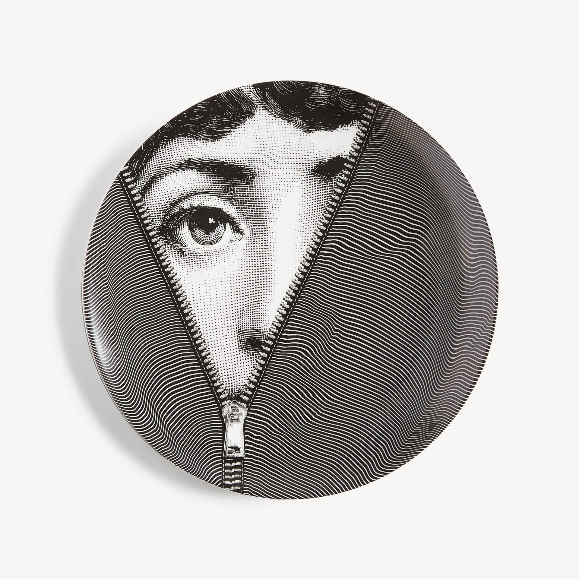 fornasetti-tema-e-variazioni-n-401-wandteller-porzellan-gesicht image 1