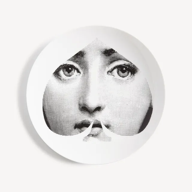 fornasetti-tema-e-variazioni-wandteller-n-68-anzug image 1