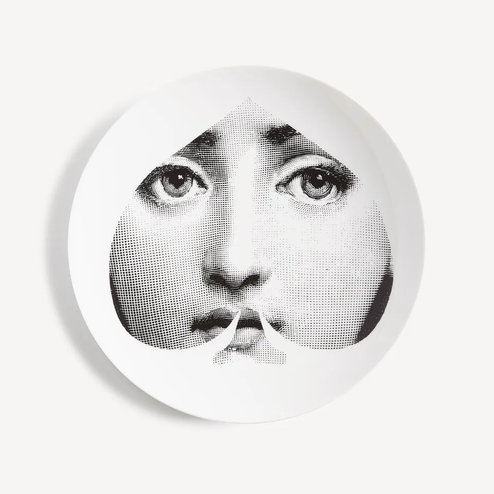 fornasetti-tema-e-variazioni-wandteller-n-68-anzug image 1