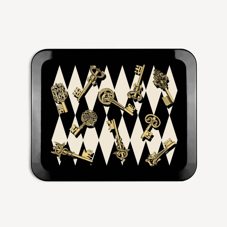 fornasetti-chiavi-e-rombi-tablett-holz-rechteckig image 1