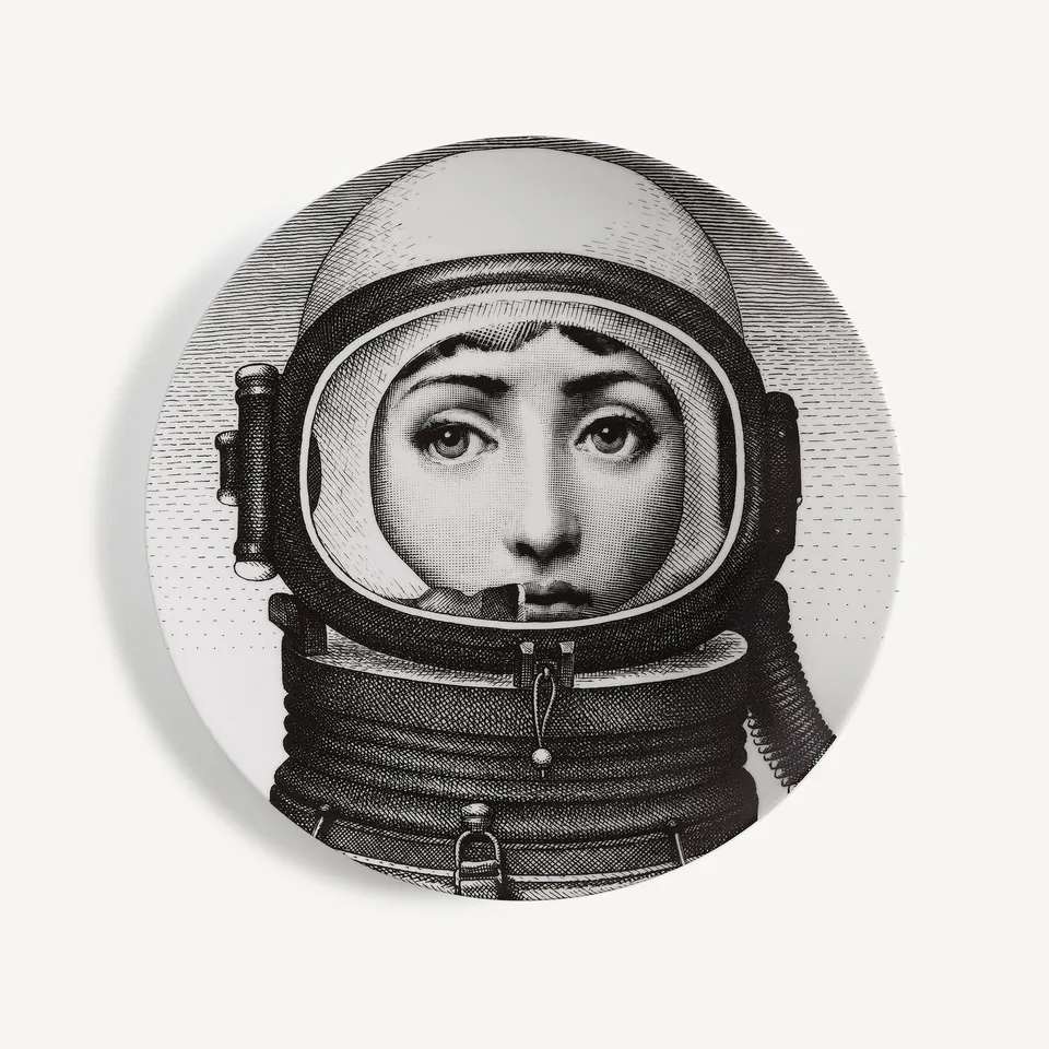 fornasetti-tema-e-variazioni-n-181-wandteller-porzellan-gesicht image 1