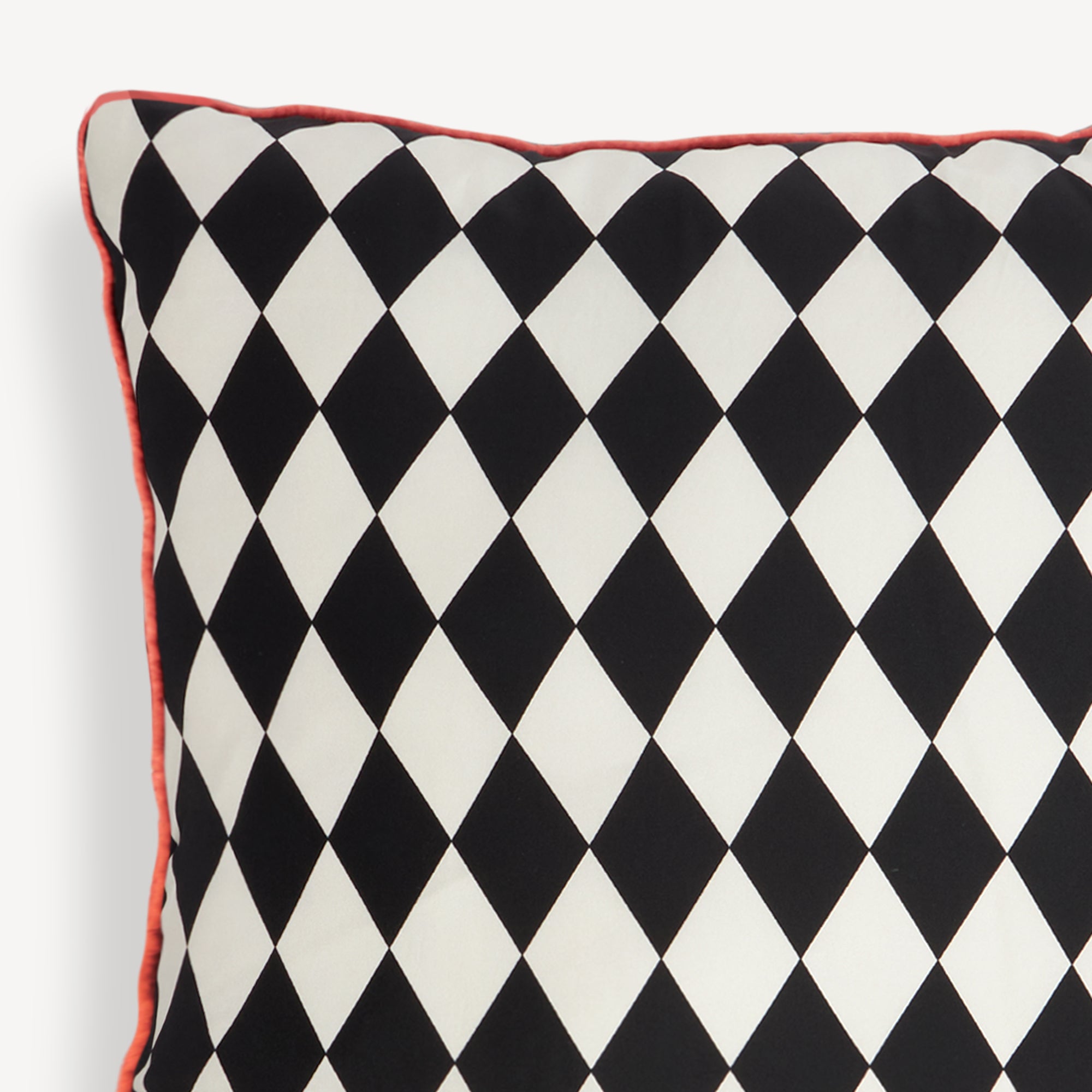 fornasetti-high-fidelity-kissen-seide-quadratisch-rot image 4