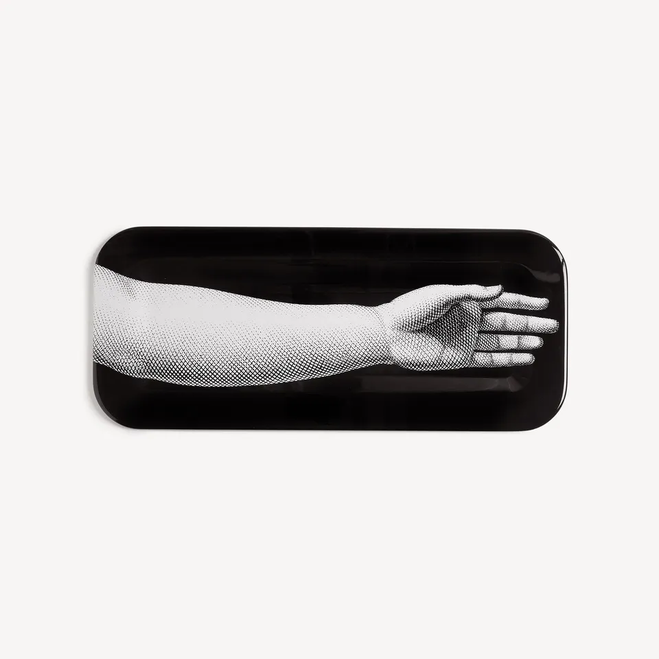 fornasetti-mano-tablett-porzellan-hand-motiv image 1