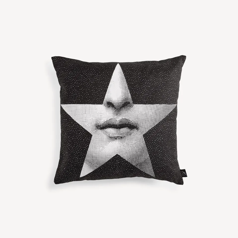 atelier-fornasetti-tema-e-variazioni-nr-381-kissen-gesicht-beige image 1