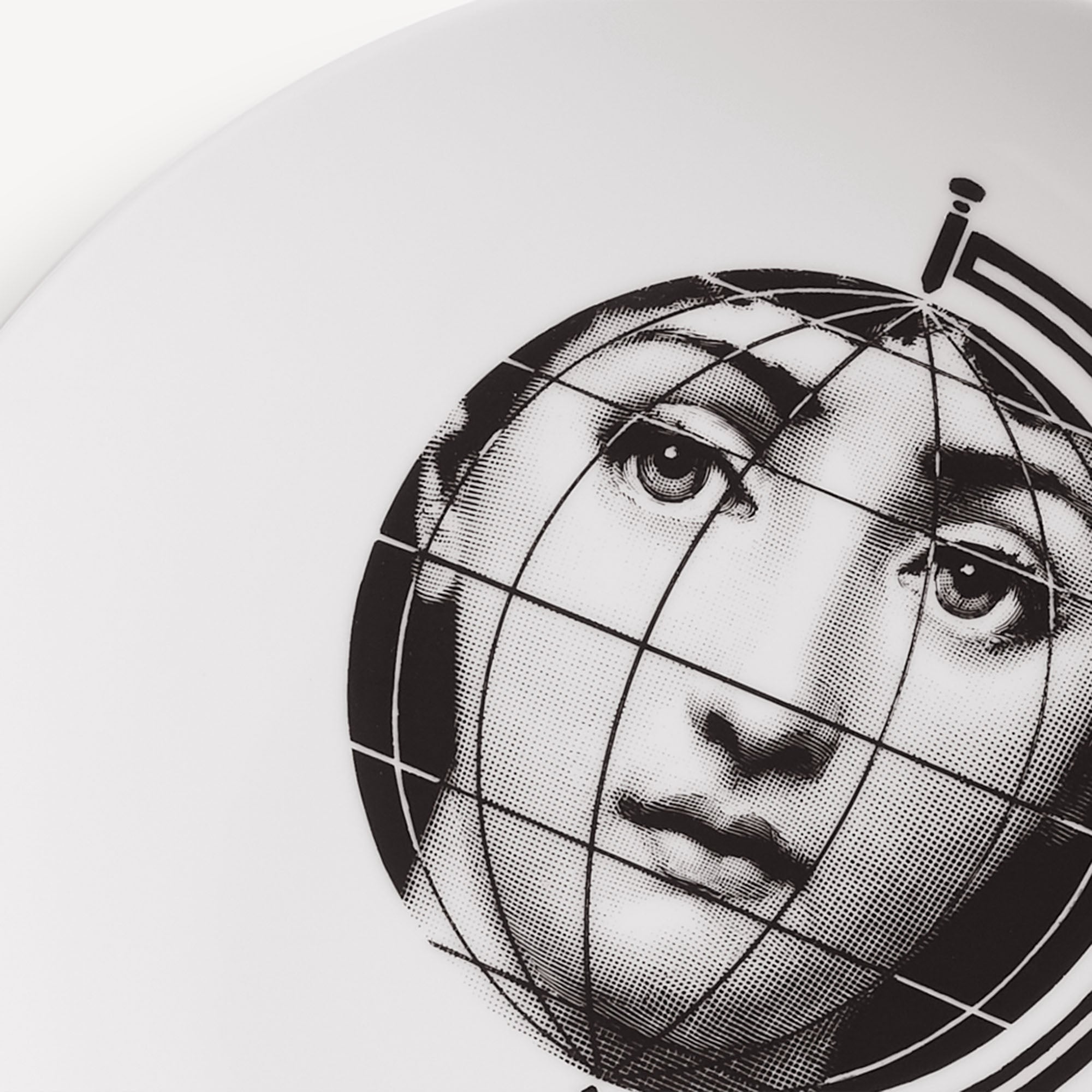 fornasetti-tema-e-variazioni-wandteller-n-119-porzellan image 4