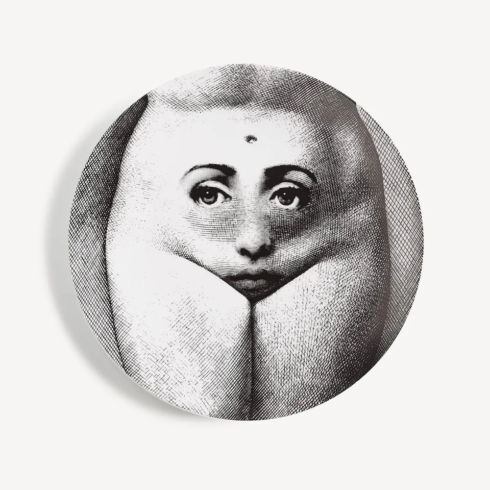 fornasetti-tema-e-variazioni-wandteller-n-281-porzellan-lina-cavalieri image 1