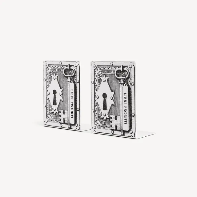 atelier-fornasetti-libri-proibiti-buchst-tzen-metall-paar image 1