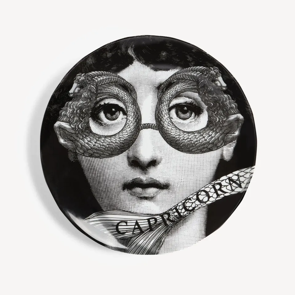 fornasetti-tema-e-variazioni-wandteller-zodiaco-steinbock-nr-357 image 1