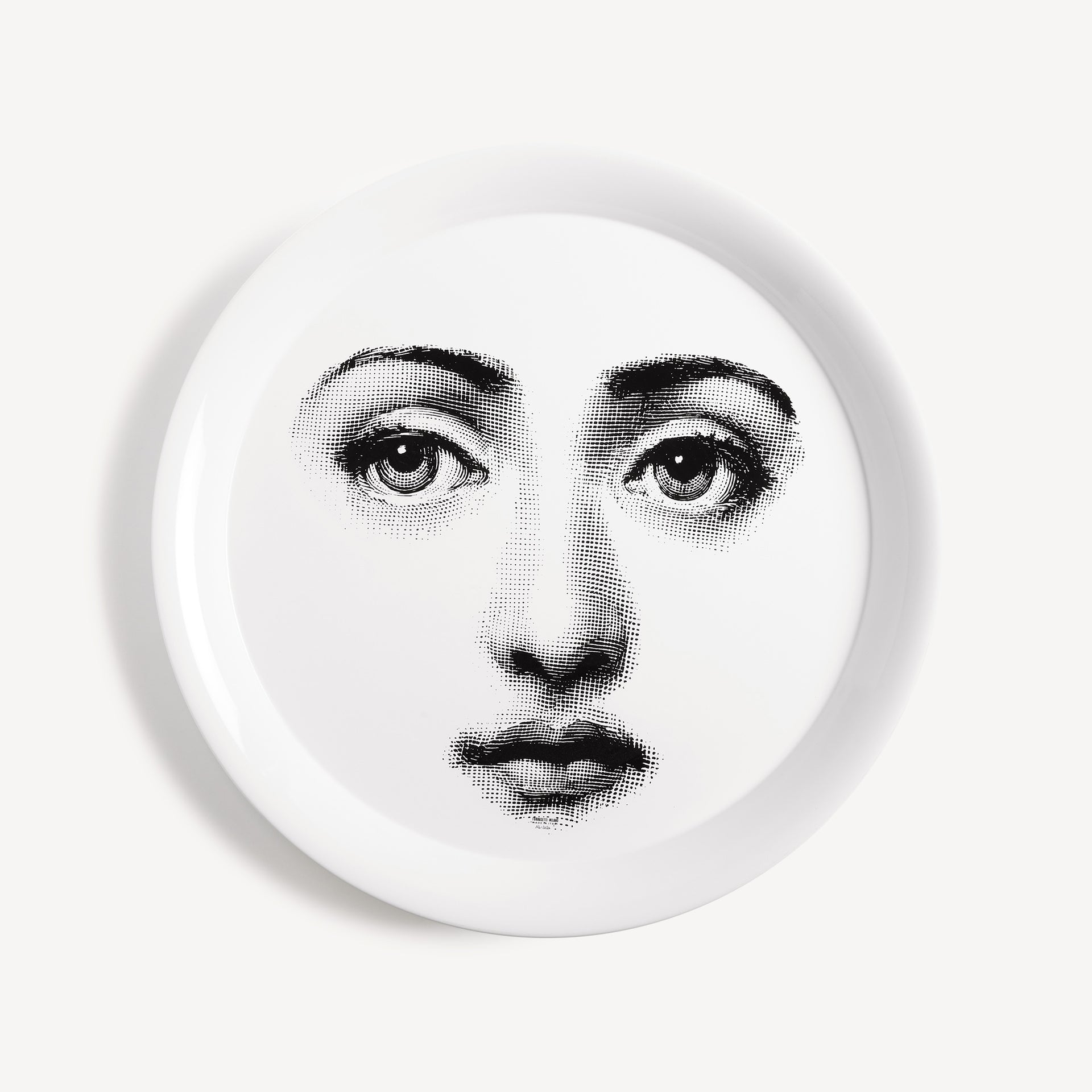 fornasetti-tema-e-variazioni-n-6-tablett-rund-gesicht image 1