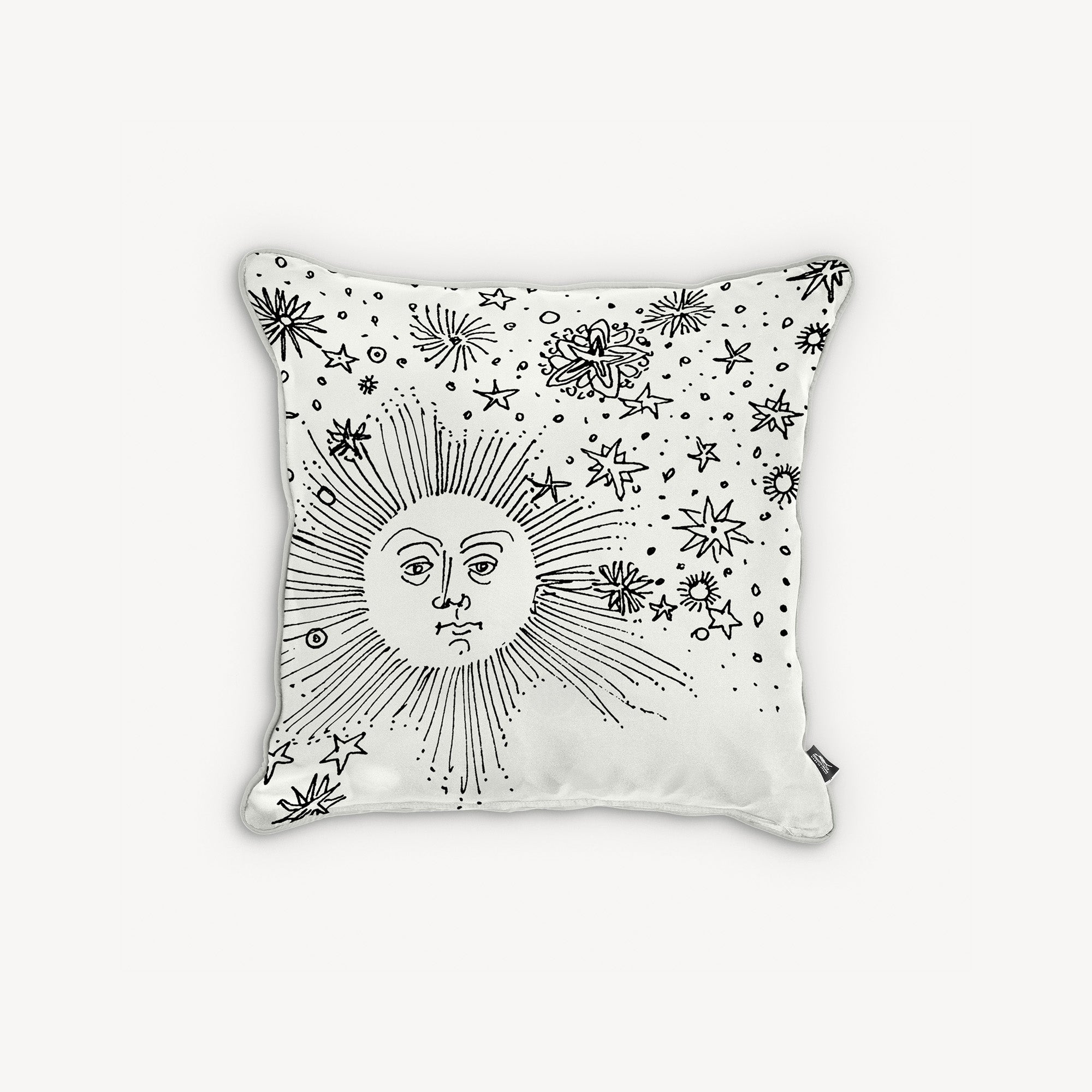 fornasetti-solamente-kissen-seide-sonnenmotiv-abziehbar image 1