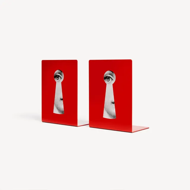 fornasetti-serratura-buchst-tzen-paar-metall-schl-sselloch-motiv image 1