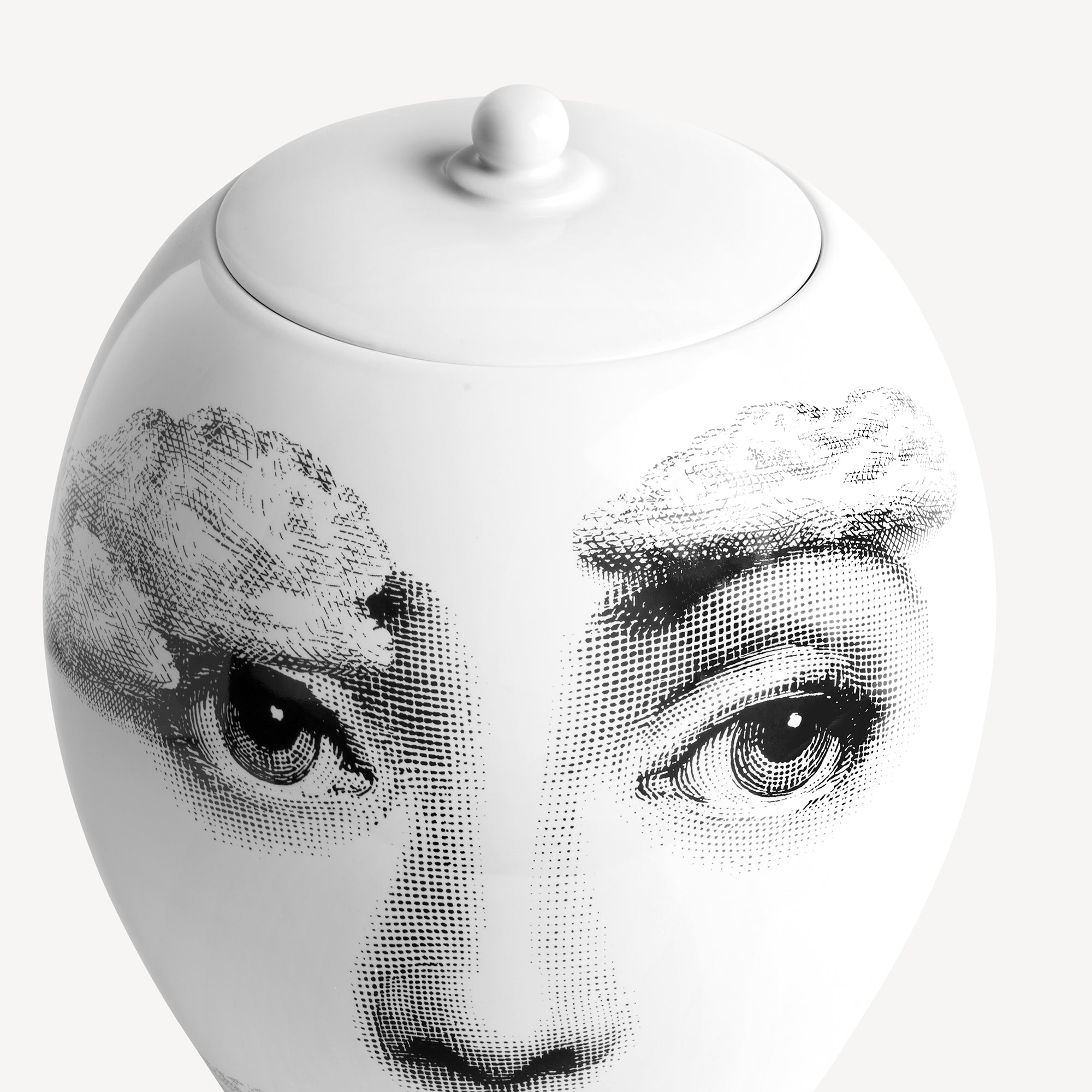 atelier-fornasetti-tema-e-variazioni-tra-le-nuvole-vase image 4