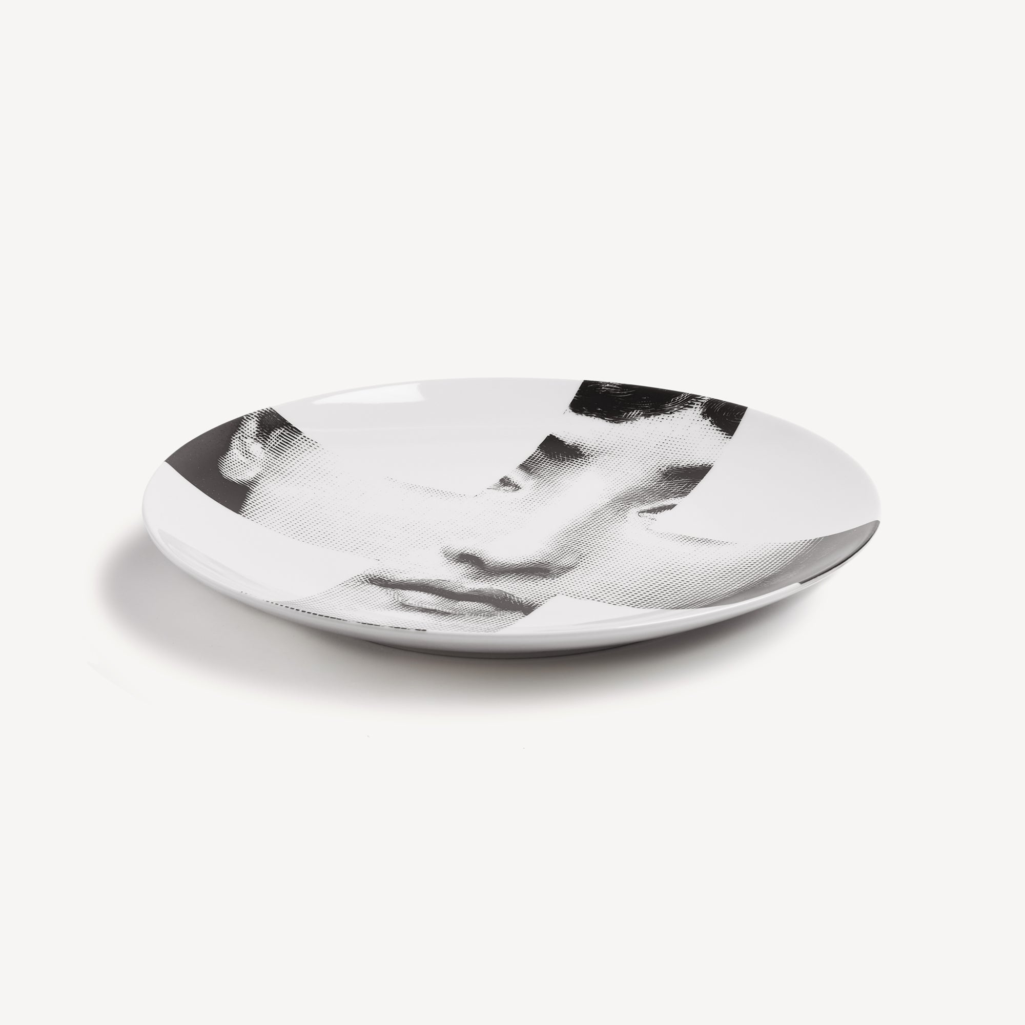 fornasetti-tema-e-variazioni-n-151-wandteller-porzellan-gesicht image 2