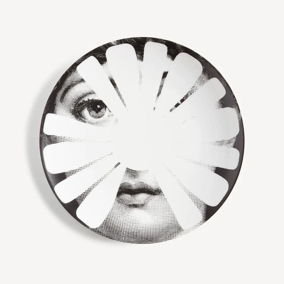 fornasetti-tema-e-variazioni-n-37-wandteller-porzellan-lina-cavalieri image 1