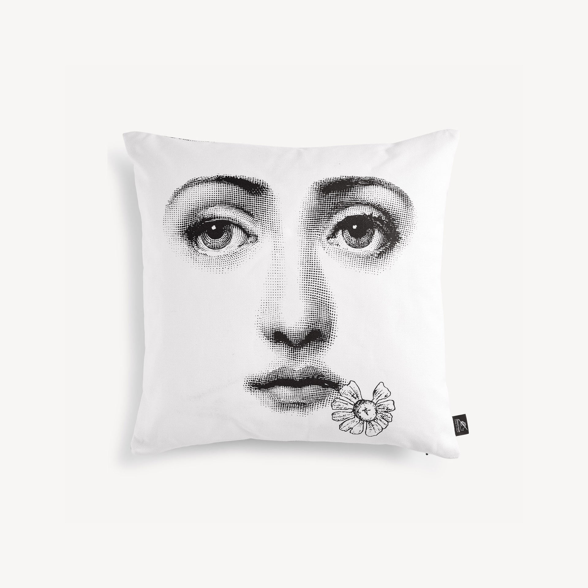fornasetti-tema-e-variazioni-n-288-kissen-lina-cavalieri image 1