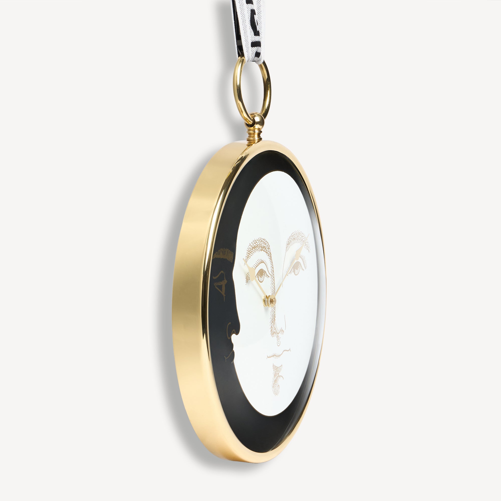 atelier-fornasetti-giorno-e-notte-wanduhr-messing-mit-schleife image 3