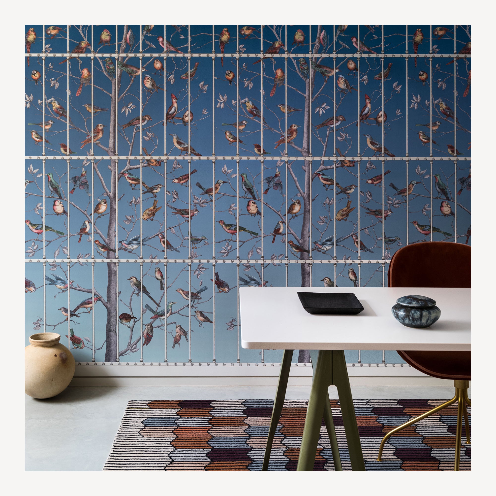 fornasetti-wallpaper-uccelli-tapete-v-gel-52cm image 2
