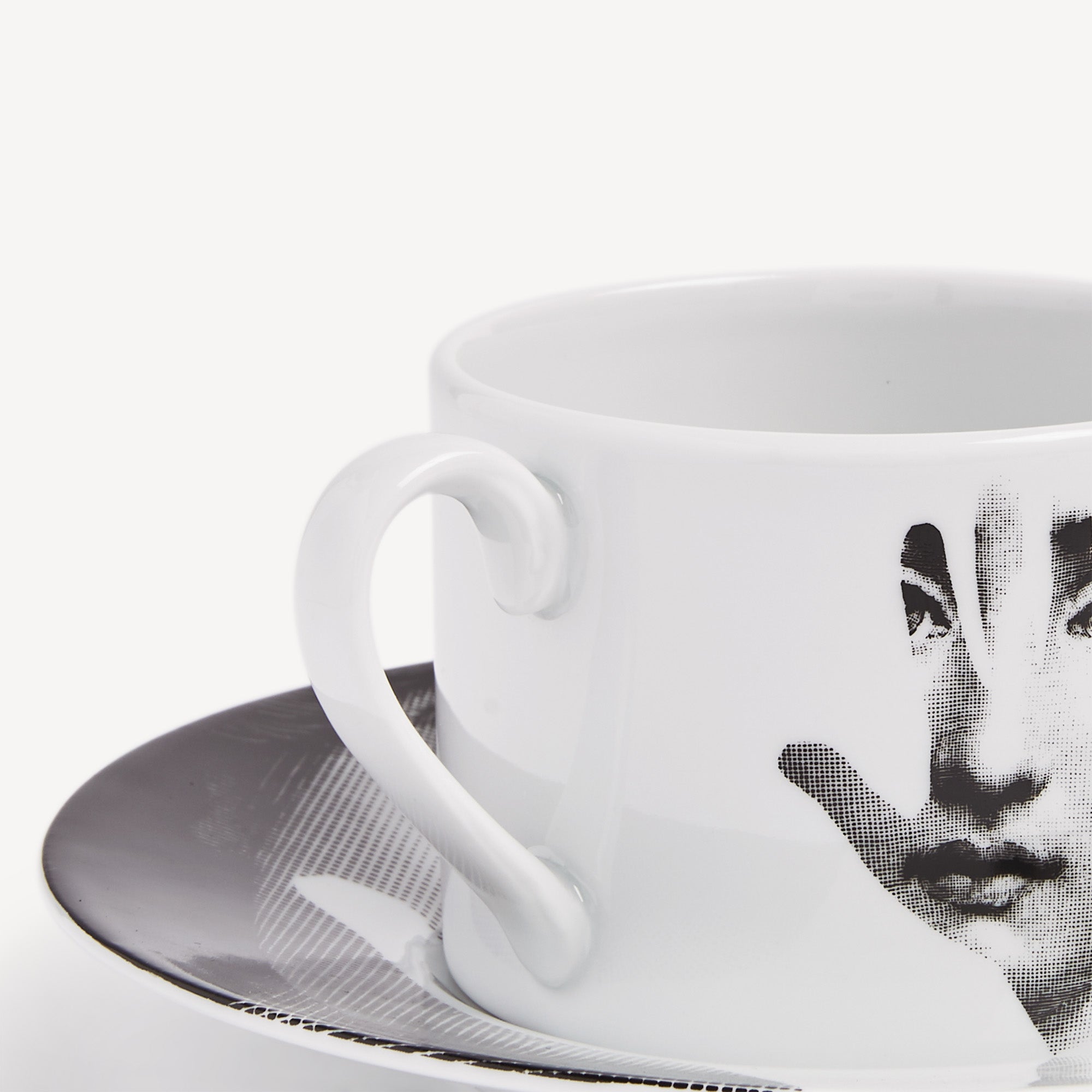 fornasetti-tema-e-variazioni-mano-teetasse-porzellan-gesicht image 3