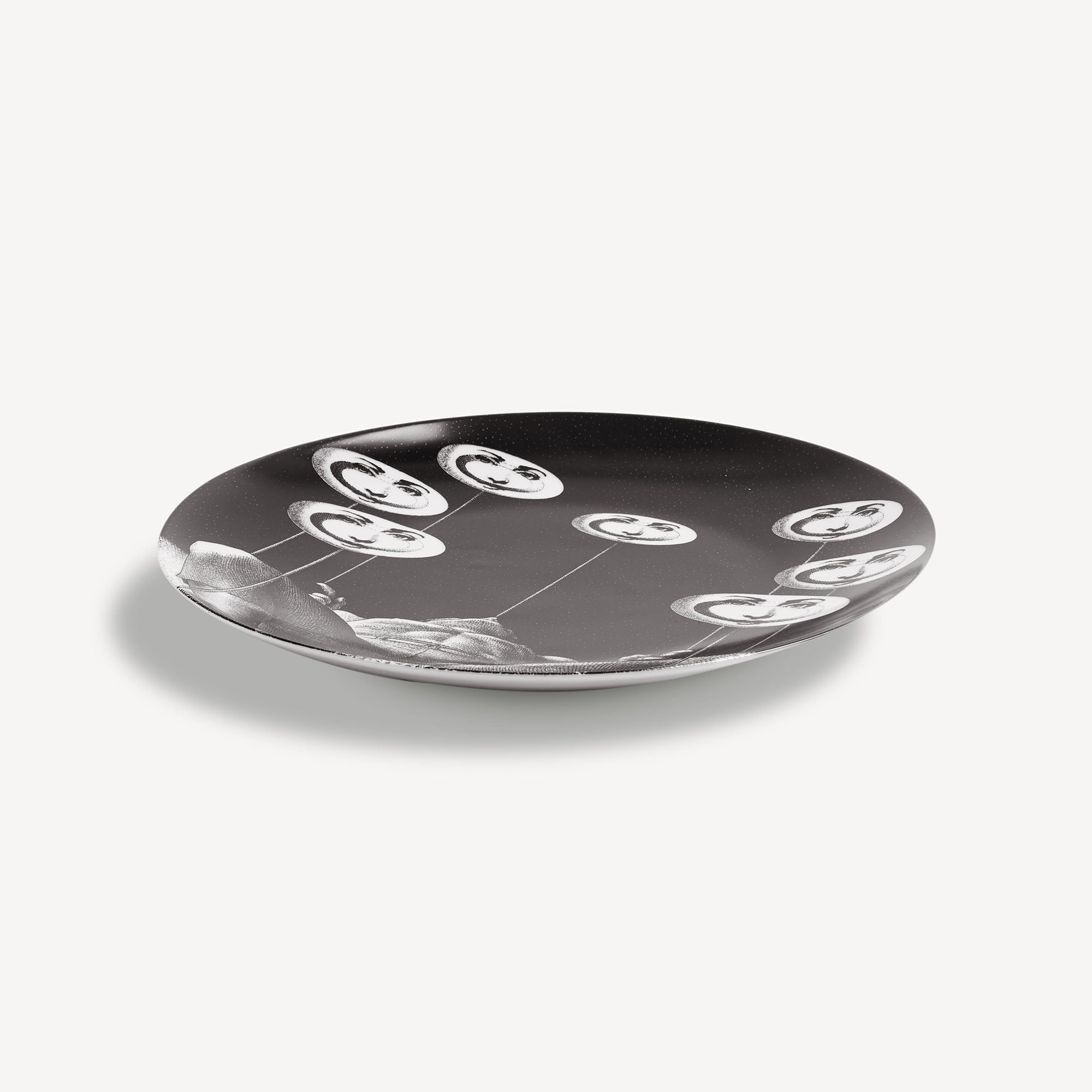 atelier-fornasetti-tema-e-variazioni-n-193-wandteller image 2
